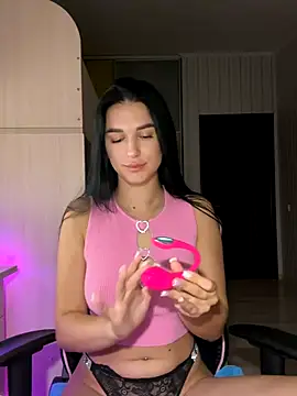 Julietta a online show from October 8, 2025, 4:08 pm