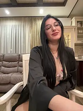 Julietta a online show from February 7, 2025, 10:19 pm