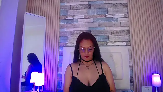 dayana mendoza69 online show from April 17, 2026, 9:39 pm