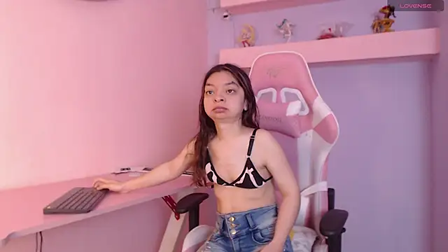 CharlotteMuller online show from October 7, 2025, 7:37 pm