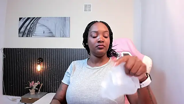 chanel brunette online show from February 22, 2026, 12:51 pm