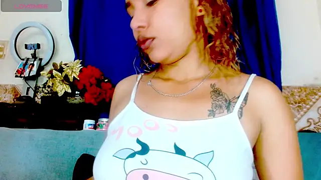 Snapshot of Eva_Hoot chatting on May 20, 2026, 1:30 pm Eva Hoot online show from May 20, 2026, 1:30 pm