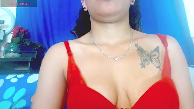 Snapshot of Eva_Hoot chatting on April 27, 2026, 2:26 pm Eva Hoot online show from April 27, 2026, 2:26 pm