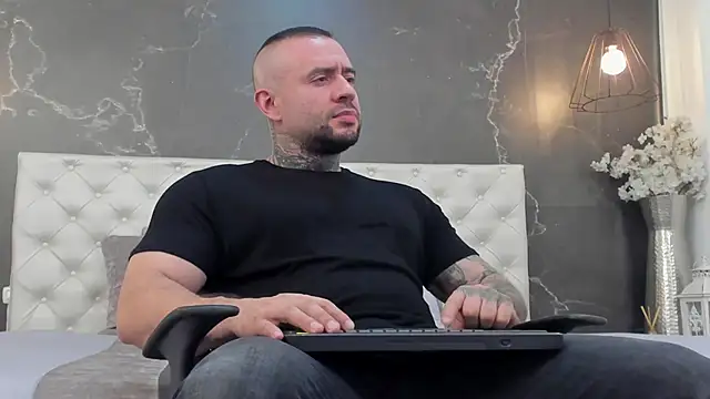 Snapshot of BruceDallas chatting on March 2, 2025, 1:04 am BruceDallas online show from March 2, 2025, 1:04 am