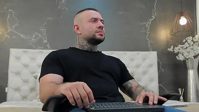 Snapshot of BruceDallas chatting on January 30, 2025, 12:07 am BruceDallas online show from January 30, 2025, 12:07 am