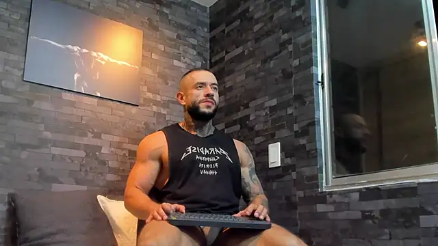 Snapshot of BruceDallas chatting on September 25, 2025, 1:44 am BruceDallas online show from September 25, 2025, 1:44 am