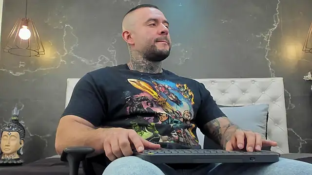 Snapshot of BruceDallas chatting on January 22, 2025, 9:32 pm BruceDallas online show from January 22, 2025, 9:32 pm