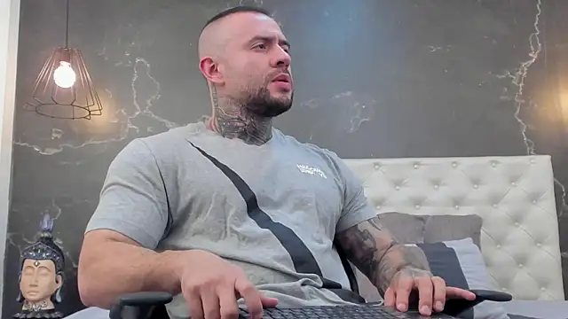 Snapshot of BruceDallas chatting on February 26, 2025, 11:52 pm BruceDallas online show from February 26, 2025, 11:52 pm