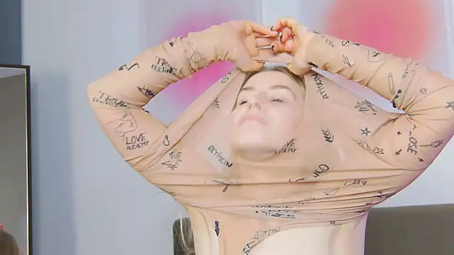 Snapshot of VioletiSwone chatting on November 21, 2025, 6:34 am VioletiSwone online show from November 21, 2025, 6:34 am