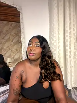 emilyrojas online show from November 5, 2025, 12:08 pm