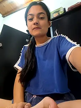 Snapshot of littlemelii chatting on December 22, 2024, 5:33 am littlemelii online show from December 22, 2024, 5:33 am