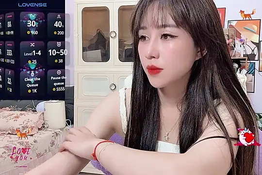  LLisa  online show from September 9, 2025, 2:32 am