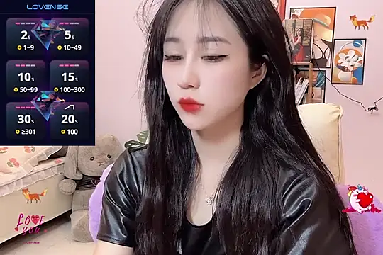  LLisa  online show from February 24, 2025, 6:04 pm