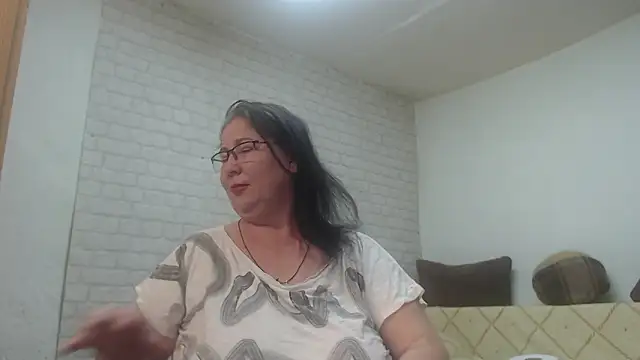 Snapshot of EmmaSquirt chatting on February 1, 2026, 8:51 pm EmmaSquirt online show from February 1, 2026, 8:51 pm