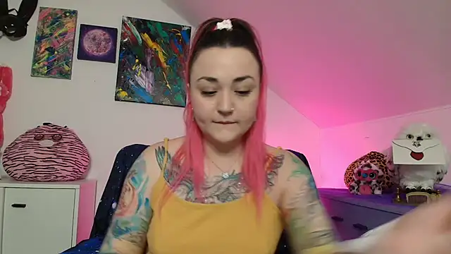 PinkHurricaneOfficial online show from February 28, 2026, 1:11 pm