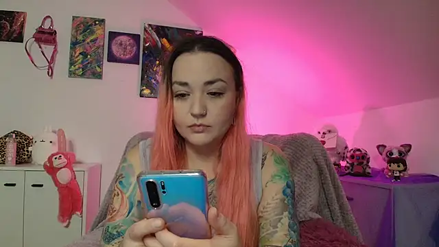 PinkHurricaneOfficial online show from November 4, 2025, 7:39 pm