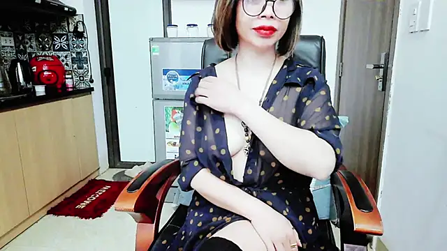 Miu-Le online show from November 26, 2025, 8:42 pm