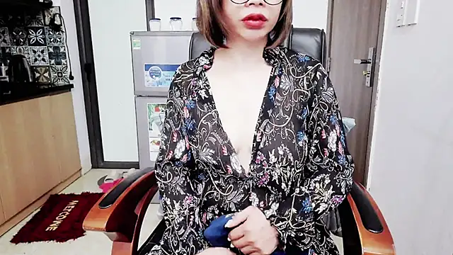 Miu-Le online show from December 4, 2025, 5:12 pm