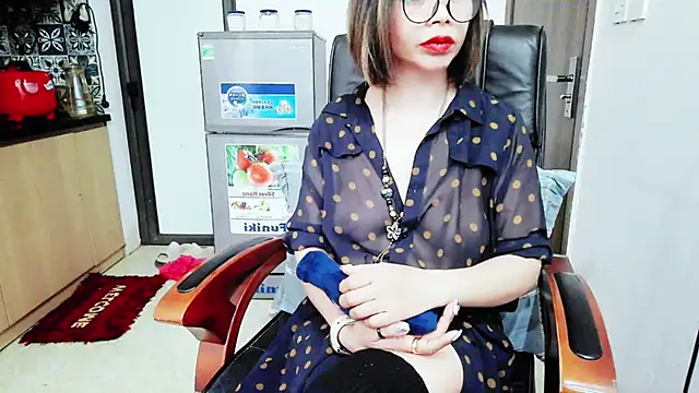 Miu-Le online show from December 3, 2025, 9:47 pm