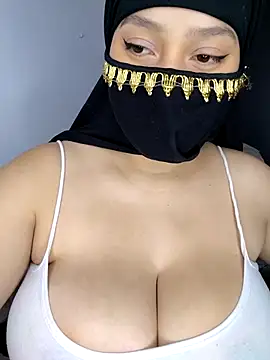 Snapshot of shirazz_najmm chatting on October 9, 2025, 4:29 pm shirazz najmm online show from October 9, 2025, 4:29 pm