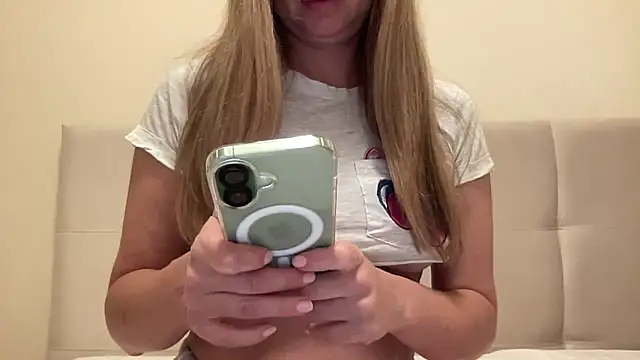 LisaFlower online show from November 7, 2025, 4:11 pm