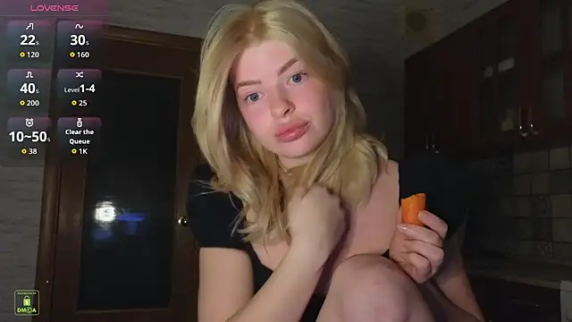 RinaBlondie online show from February 4, 2026, 4:18 am