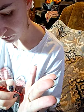  Kitti  online show from December 5, 2025, 10:03 am