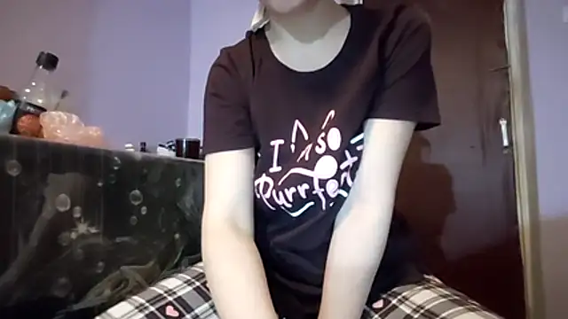  Kitti  online show from December 14, 2025, 8:03 pm