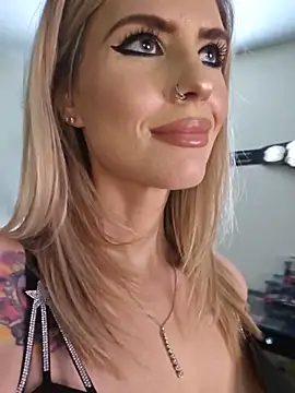 Snapshot of ellieconradxo chatting on June 1, 2026, 7:24 pm ellieconradxo online show from June 1, 2026, 7:24 pm