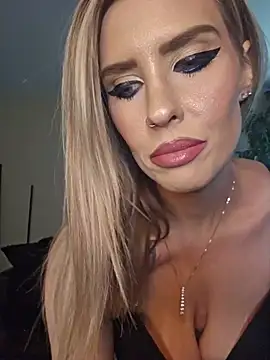 Snapshot of ellieconradxo chatting on June 4, 2026, 5:06 pm ellieconradxo online show from June 4, 2026, 5:06 pm