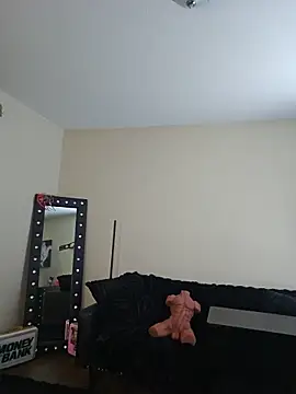 ellieconradxo online show from May 21, 2026, 3:42 pm