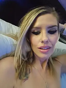 Snapshot of ellieconradxo chatting on July 14, 2026, 3:11 am ellieconradxo online show from July 14, 2026, 3:11 am