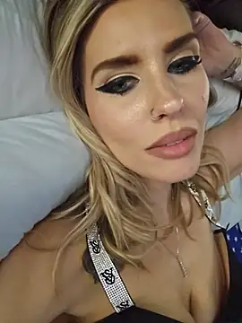 Snapshot of ellieconradxo chatting on June 27, 2026, 3:45 am ellieconradxo online show from June 27, 2026, 3:45 am