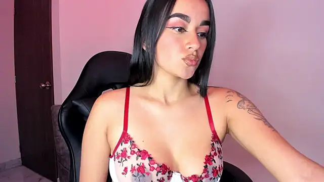 Julieth Stoone online show from December 16, 2024, 1:53 am