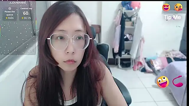 aFanny online show from July 11, 2026, 1:33 pm