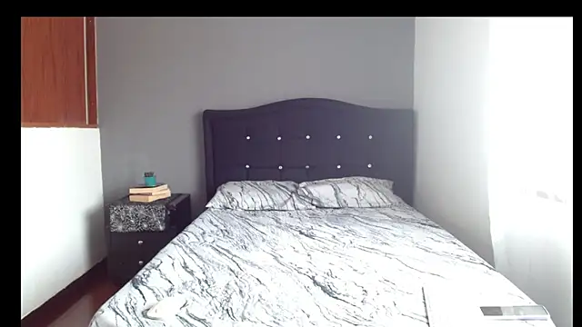 Snapshot of Emilia_1995 chatting on February 14, 2026, 3:56 pm Emilia 1995 online show from February 14, 2026, 3:56 pm