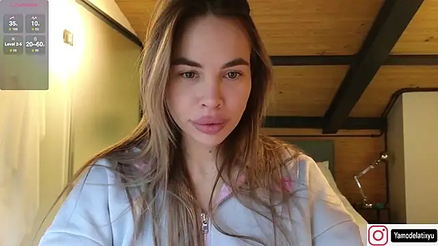 Snapshot of diffgirls2 chatting on February 2, 2026, 12:59 pm diffgirls2 online show from February 2, 2026, 12:59 pm