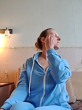 Snapshot of Evelina_cute chatting on October 27, 2025, 11:00 am Evelina cute online show from October 27, 2025, 11:00 am