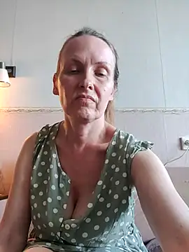 Snapshot of Evelina_cute chatting on September 11, 2025, 2:39 pm Evelina cute online show from September 11, 2025, 2:39 pm