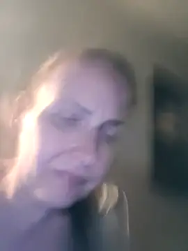 Snapshot of Evelina_cute chatting on September 22, 2025, 8:15 pm Evelina cute online show from September 22, 2025, 8:15 pm