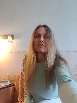 Snapshot of Evelina_cute chatting on October 5, 2025, 11:12 am Evelina cute online show from October 5, 2025, 11:12 am