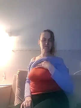 Snapshot of Evelina_cute chatting on November 30, 2025, 2:51 pm Evelina cute online show from November 30, 2025, 2:51 pm