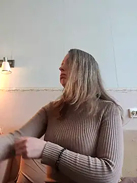 Snapshot of Evelina_cute chatting on January 8, 2026, 10:10 am Evelina cute online show from January 8, 2026, 10:10 am