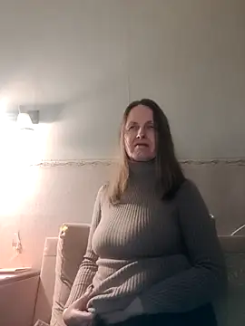 Snapshot of Evelina_cute chatting on January 6, 2026, 5:17 pm Evelina cute online show from January 6, 2026, 5:17 pm