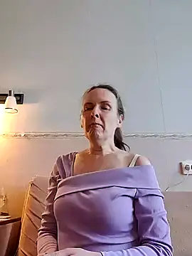 Snapshot of Evelina_cute chatting on November 23, 2025, 10:36 am Evelina cute online show from November 23, 2025, 10:36 am