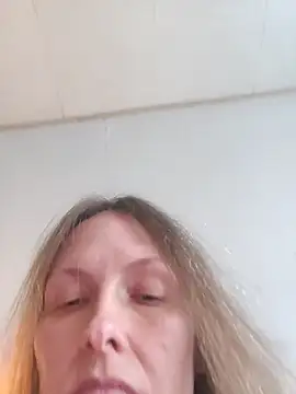 Snapshot of Evelina_cute chatting on October 3, 2025, 5:09 am Evelina cute online show from October 3, 2025, 5:09 am