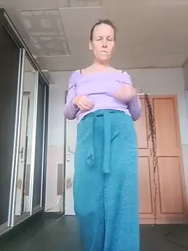 Snapshot of Evelina_cute chatting on November 14, 2025, 8:29 am Evelina cute online show from November 14, 2025, 8:29 am