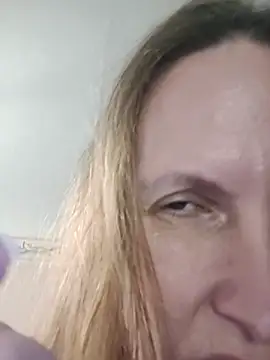 Snapshot of Evelina_cute chatting on October 29, 2025, 2:16 pm Evelina cute online show from October 29, 2025, 2:16 pm