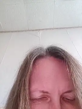 Snapshot of Evelina_cute chatting on October 1, 2025, 10:09 am Evelina cute online show from October 1, 2025, 10:09 am