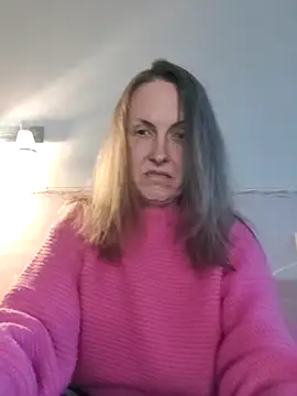 Snapshot of Evelina_cute chatting on October 15, 2025, 2:47 pm Evelina cute online show from October 15, 2025, 2:47 pm